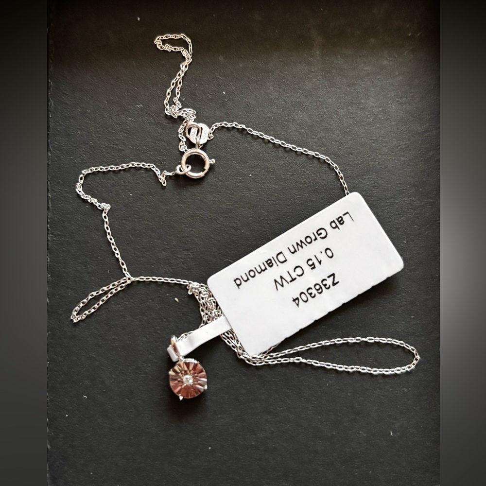 Elegant Silver Necklace with Lab grown diamond